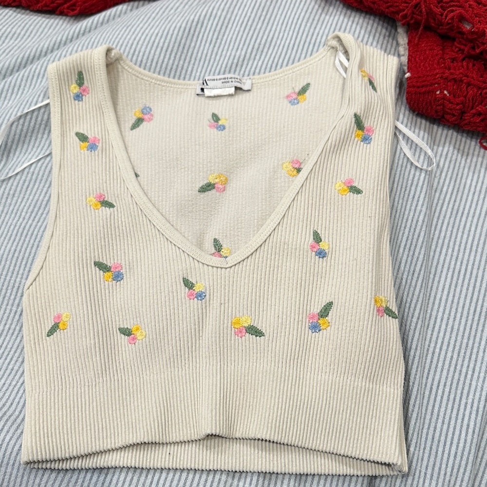 Zara Cream Floral Embroidered Crop Top